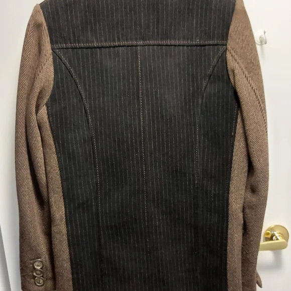 Coat - Picture 2 of 4